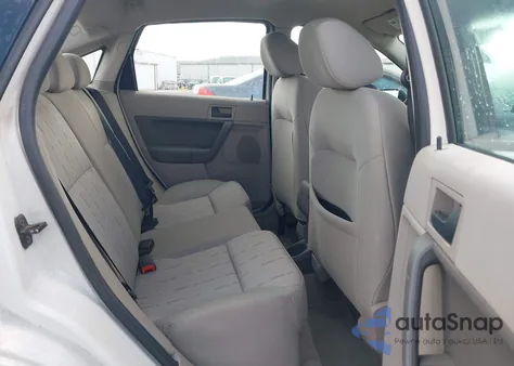 2010 Ford Focus Se z USA, uszkodzony, nr VIN 1FAHP3FN1AW127976